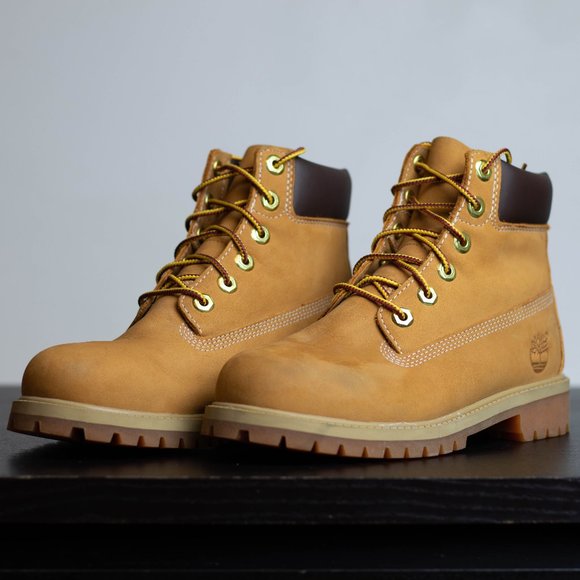 NWT Timberland 6-Inch Premium Waterproof boots For Boys - Picture 1 of 9